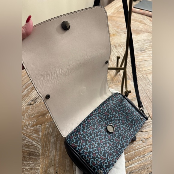 Coach Reversible - Picture 17 of 17